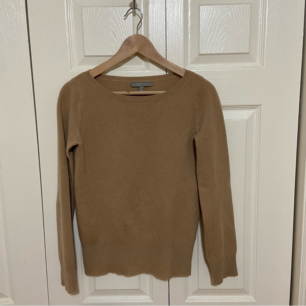 Neiman Marcus 100% Cashmere Women’s Classic Tan Beige Knit Sweater Size Small - Picture 2 of 7